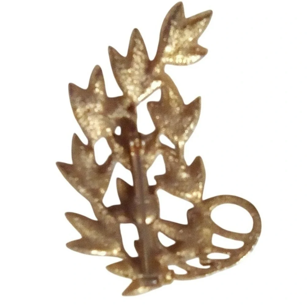 Vintage Gold Tone Leaf Brooch Pin Elegant Nature Inspired Accessory Women
